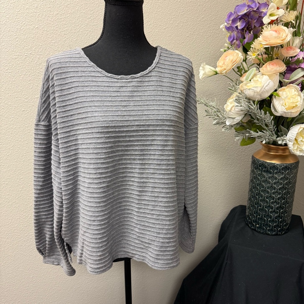 Listicle Gray Textured Stripe Sweater Women’s Medium Cozy Casual Fall Winter Top